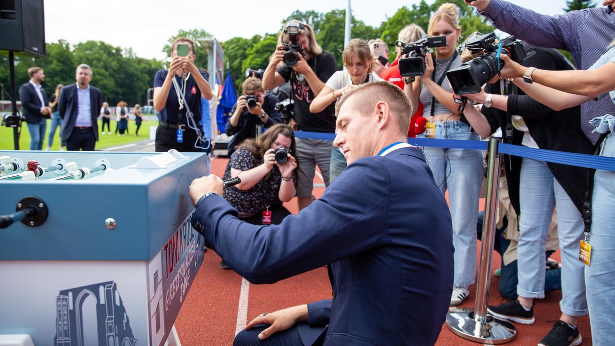 Kicker von Toni Kroos versteigert: Überraschend, wer ihn bekommen hat