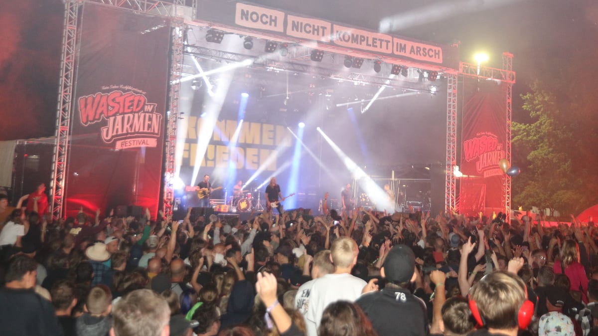 Eine Kleinstadt im Ausnahmezustand - und alle haben Riesenspaß