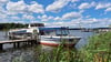 Zweimal wöchentlich startet die Blau-Weisse Flotte von Mai bis September zur „16-Seenfahrt“ in Mirow. Das Foto zeigt Boote auf dem Grienericksee.