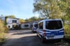 Am Montagmorgen setzte die Polizei ihre Suche nach dem seit Freitag verschwundenen Jungen fort, diesmal im Gewerbegebiet Primerburg in Güstrow.