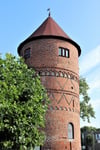 Der Amtsturm ist das bedeutendste Wahrzeichen von Lübz. Im Innern seiner dicken Mauern befindet sich seit 1976 das Stadtmuseum.
