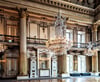 Alles Gold – von wegen! Hierbei handelt es sich lediglich um vergoldetes Pappmaché,. Trotzdem wirken die Ornamente und Verzierungen sehr kostbar