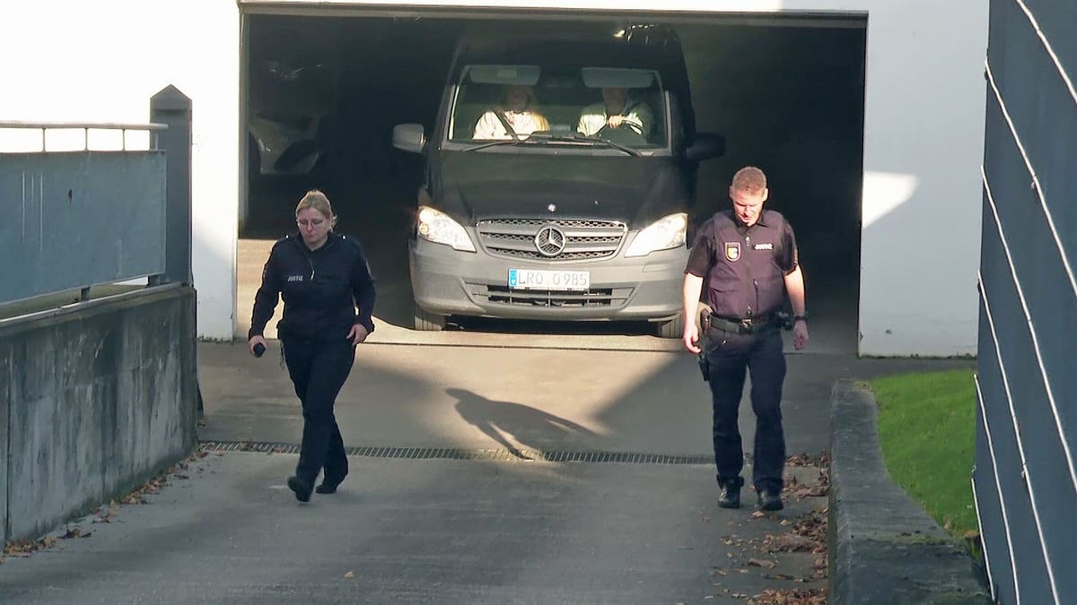 Mordfall Fabian: verhaftete Frau wird ins Gefängnis gebracht