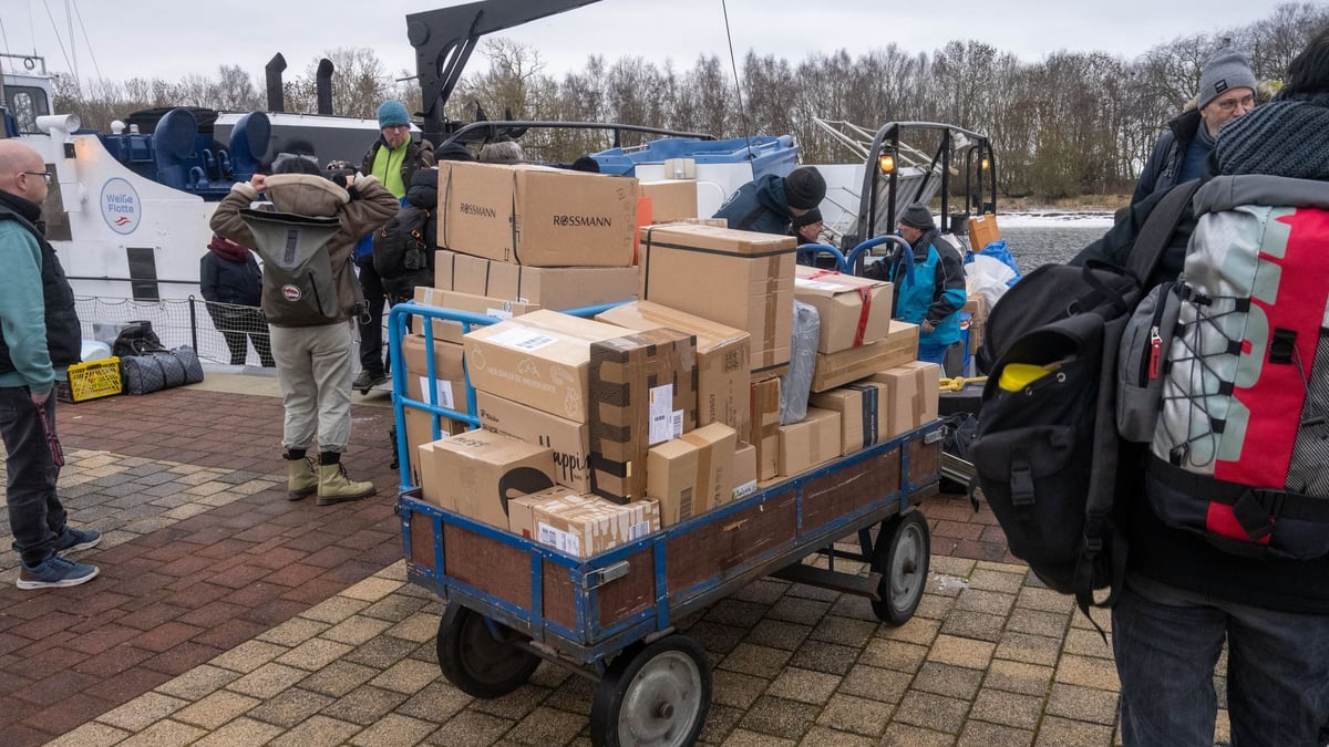Weiterer Eisbrecher soll bei Versorgung abgeschnittener Ostsee-Insel helfen